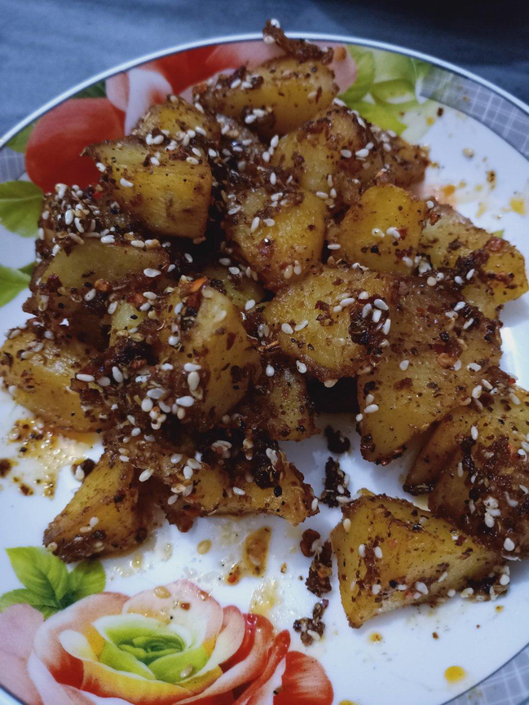 香辣过瘾的孜然土豆火腿，比路边摊还好吃