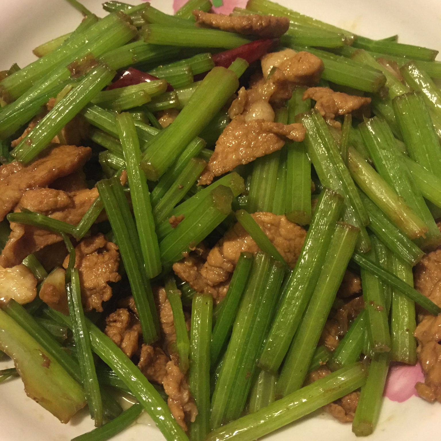 家常芹菜炒肉