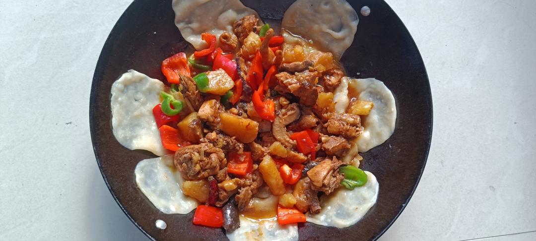 地锅鸡，教你贴饼子好吃的小技巧~