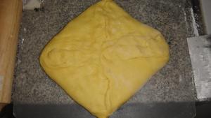 千层面包——奶香富裕层层酥脆的做法 步骤4
