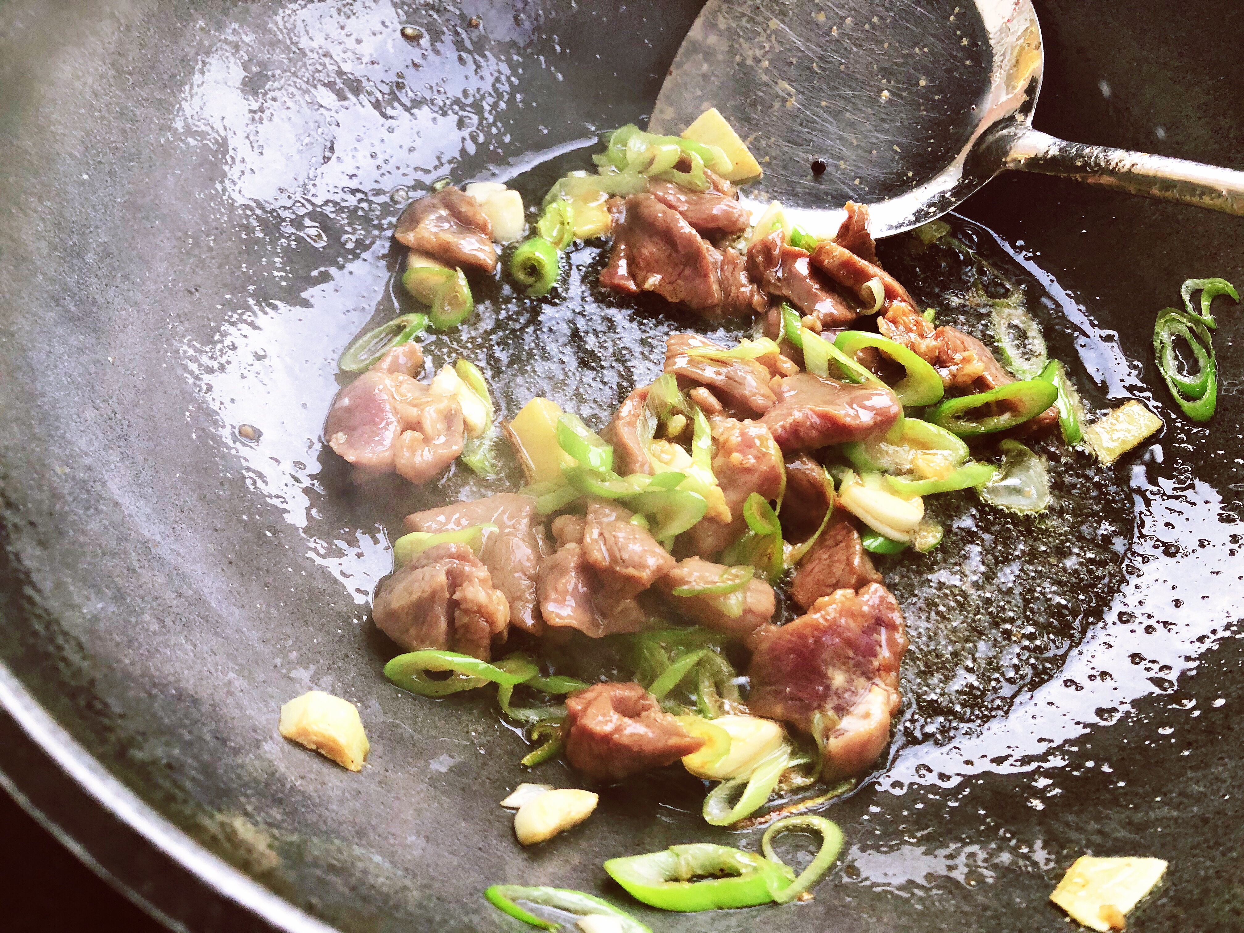 芹菜炒肉的做法 步骤9