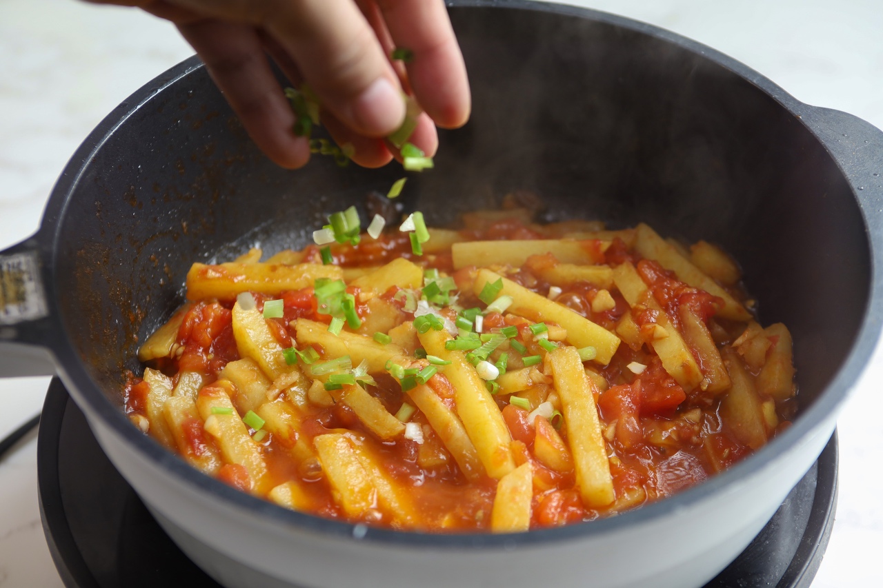 西红柿炒土豆条的做法 步骤11