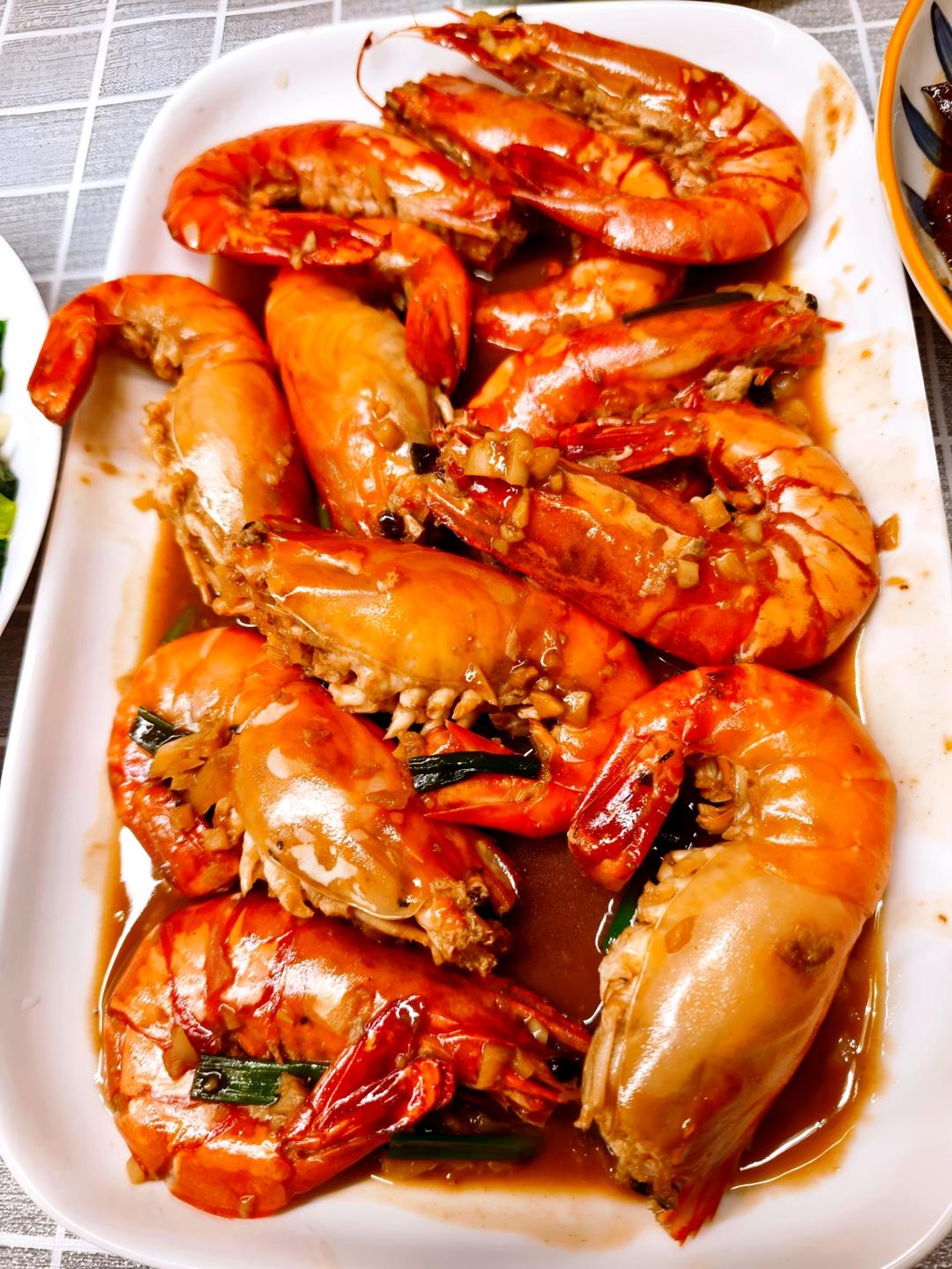 好吃到舔手的蒜爆罗氏虾（零失败，巨好吃)
