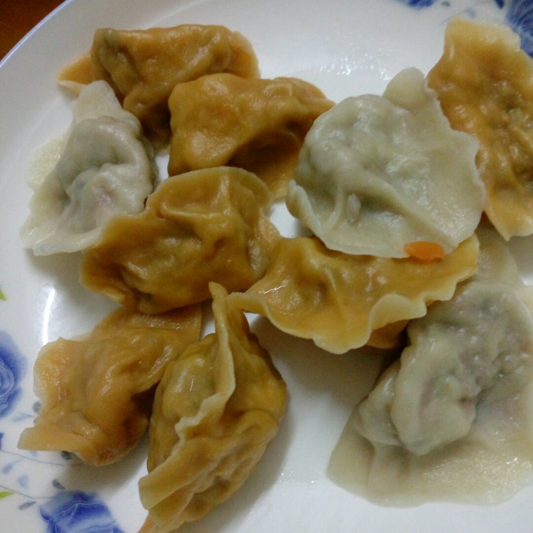 手工彩色水饺 胡萝卜猪肉饺子