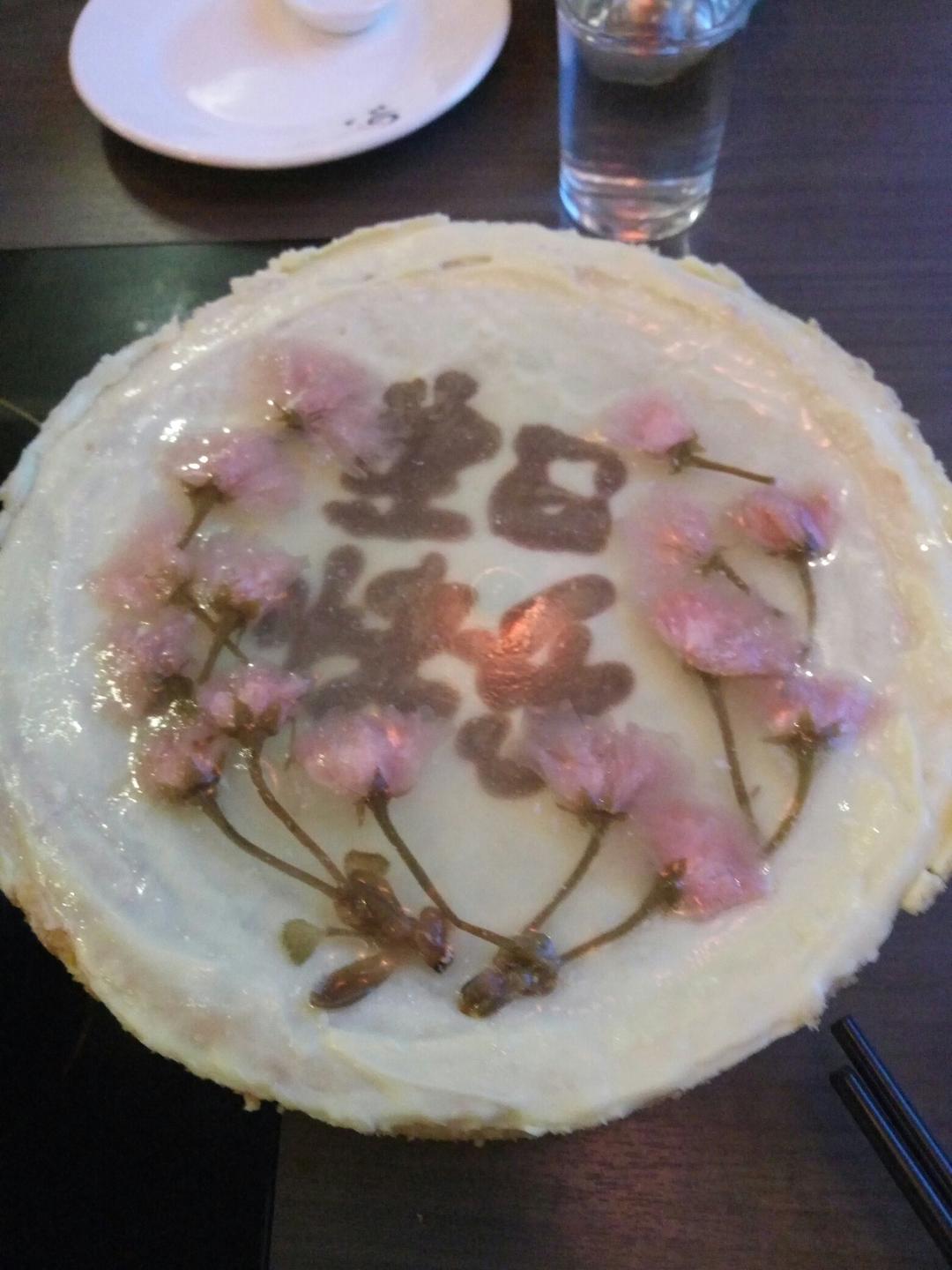 樱花冻酸奶芝士蛋糕镜面樱花的摆放