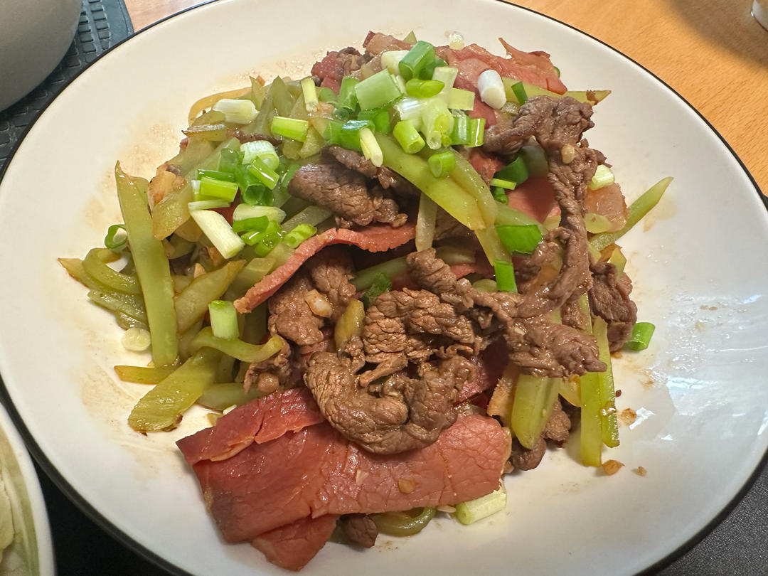 莴笋炒黄牛肉