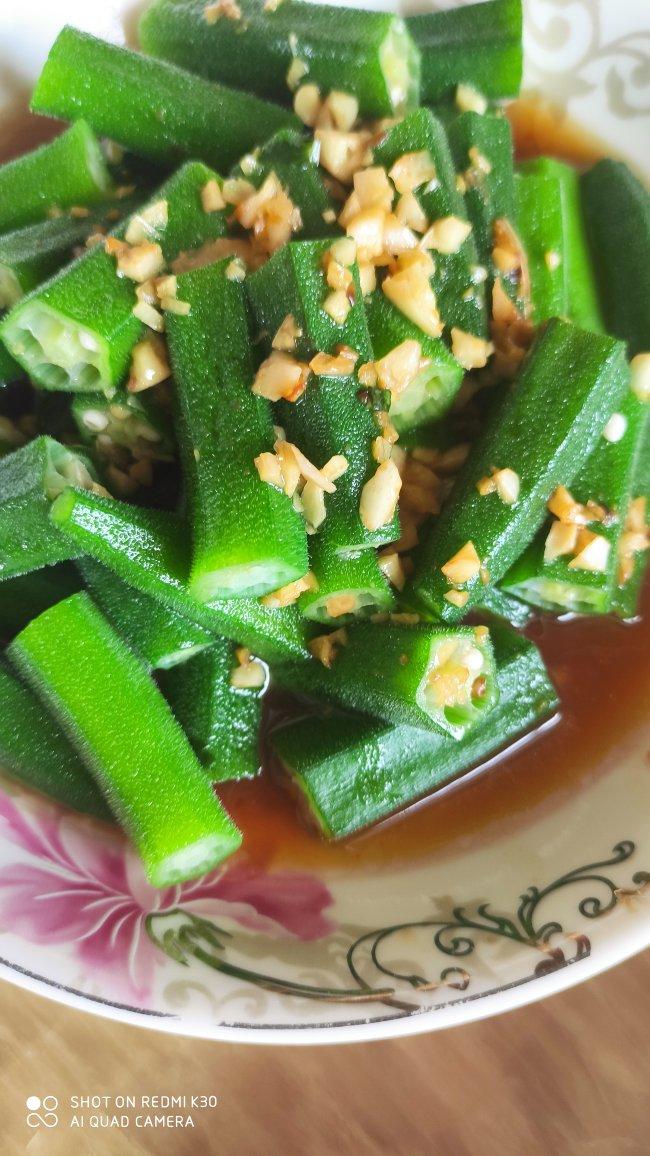 就像有句话所说：成年人的世界里，从来就没有“容易”二字。很多时候，你只能单枪匹马，直面生活的兵荒马乱。