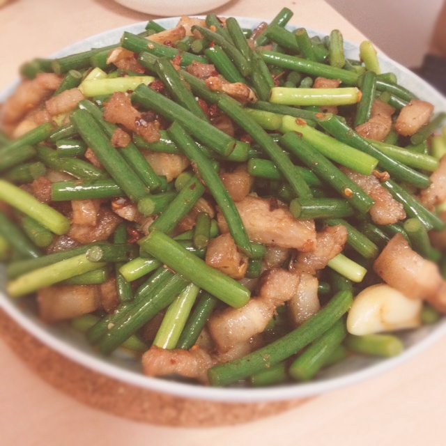 五花肉炒蒜苔 / 蒜薹炒肉