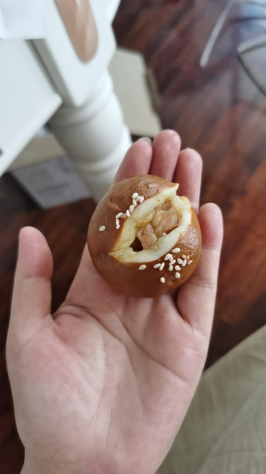 肉松芝士碱水球