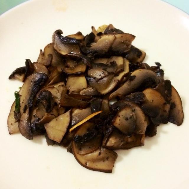 黄油黑胡椒炒牛排菇的做法