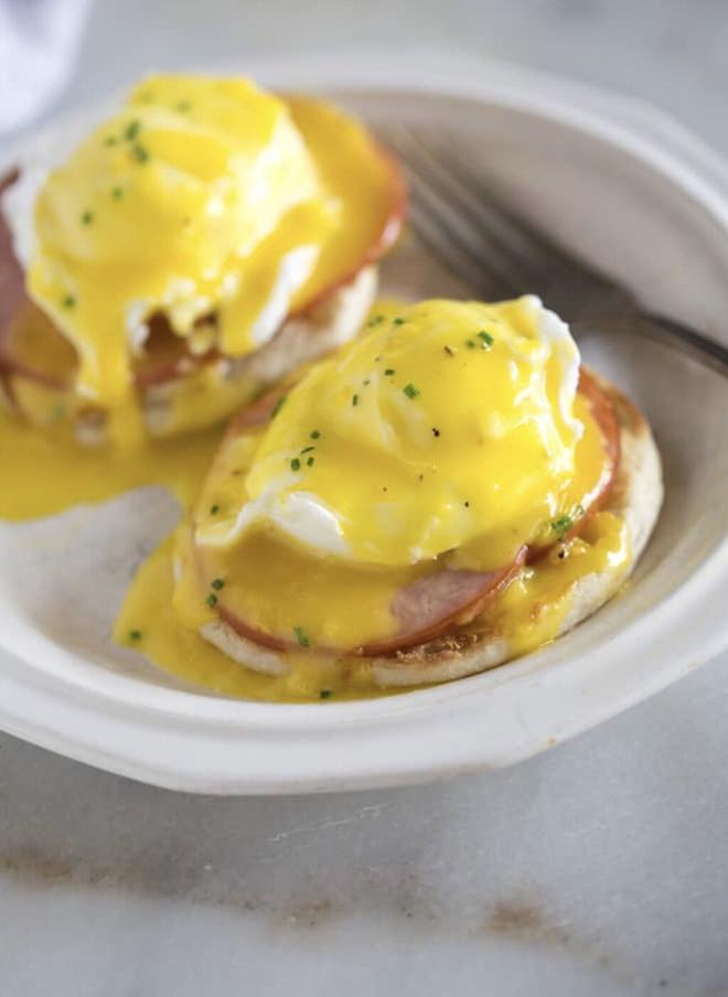 地狱厨房早餐Egg Benedict 脆皮火腿片和英国烧饼➕水波蛋的做法