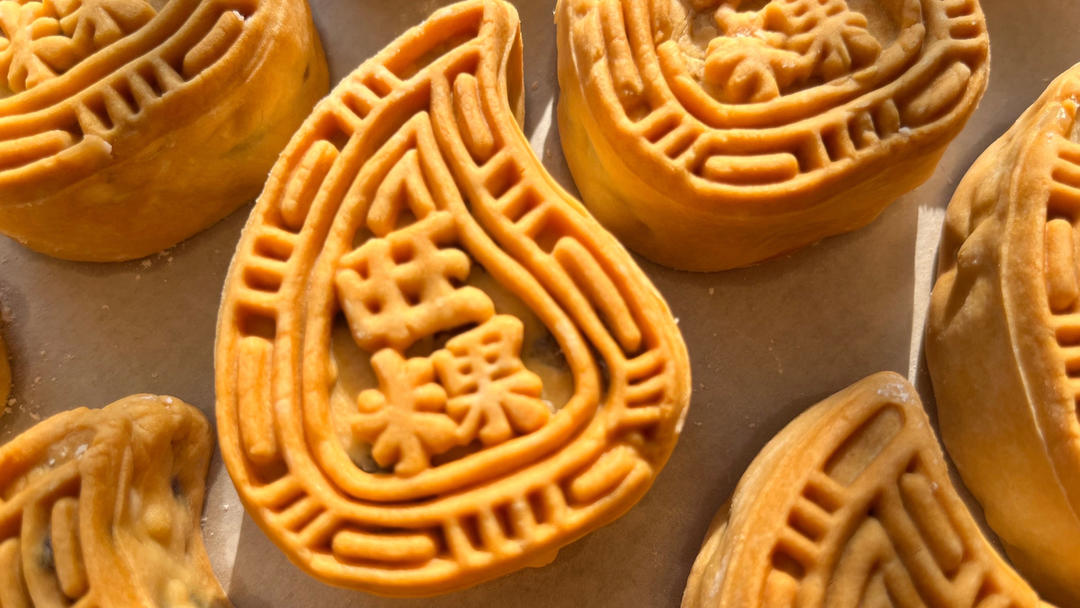 广式月饼—蛋黄莲蓉月饼