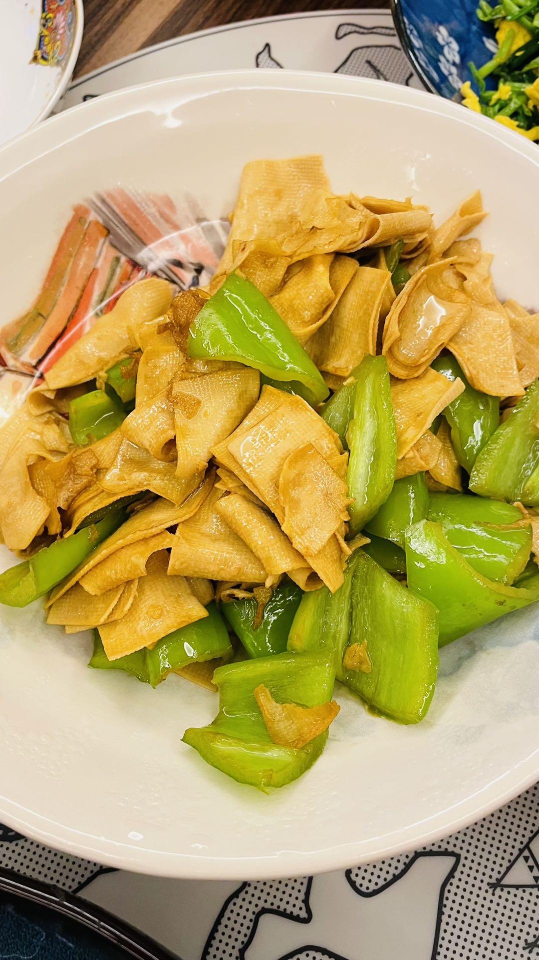 不用厨艺的尖椒干豆腐