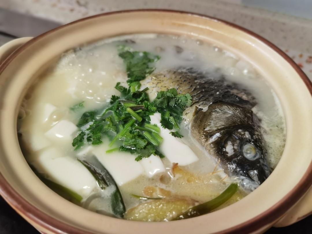 鲫鱼汤(鲫鱼豆腐汤)