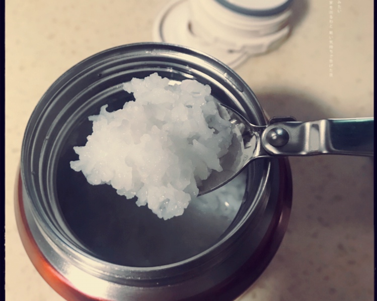 焖烧罐制作清淡可口的米粥，方法简单易学，厨房小白一看就会！