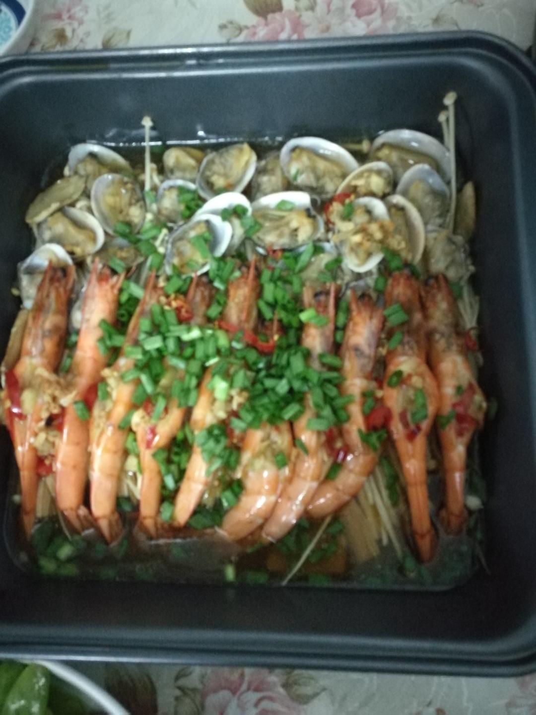 蒜蓉金针菇烤花蛤虾