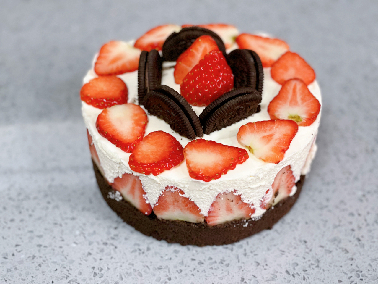 草莓奥利奥慕斯蛋糕           （8寸）