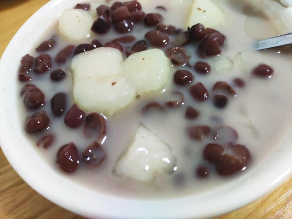 椰汁红豆山药丸子甜品