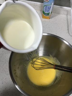 无冰渣的抹茶冰淇淋一一入口细腻，熟蛋黄版的做法 步骤5