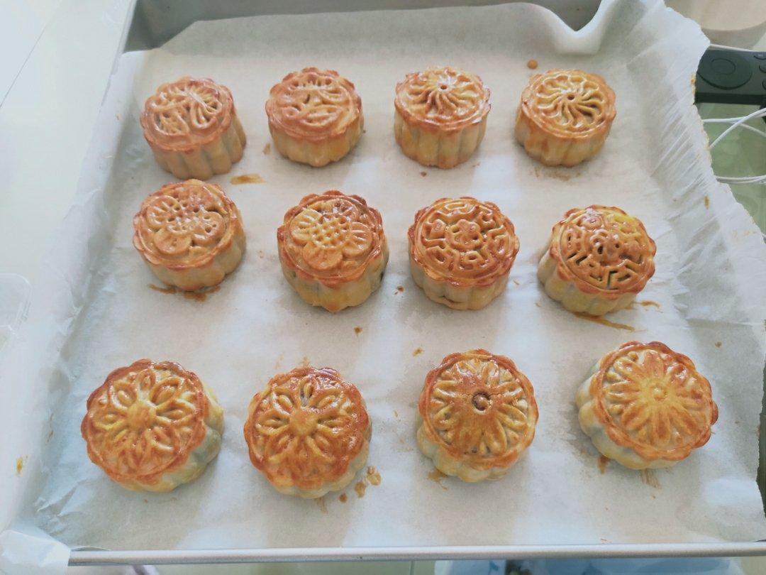 广式蛋黄莲蓉月饼