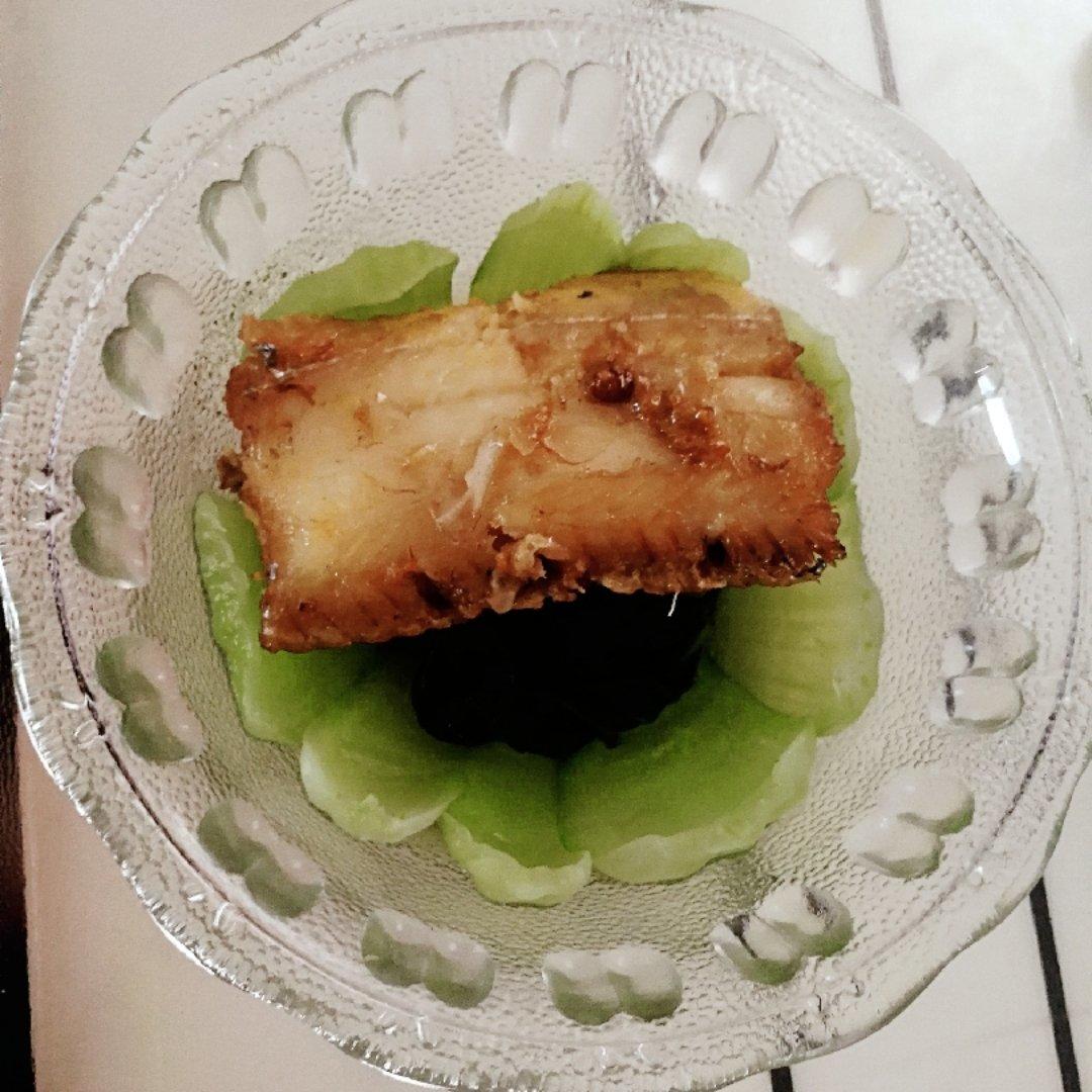 酥焖带鱼段