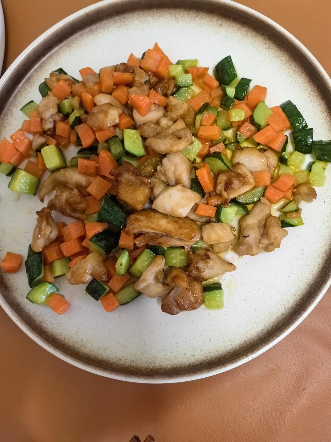 胡萝卜黄瓜鸡胸肉