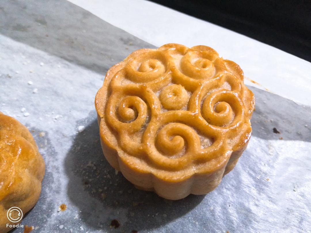 蛋黄肉松月饼(隔夜回油)