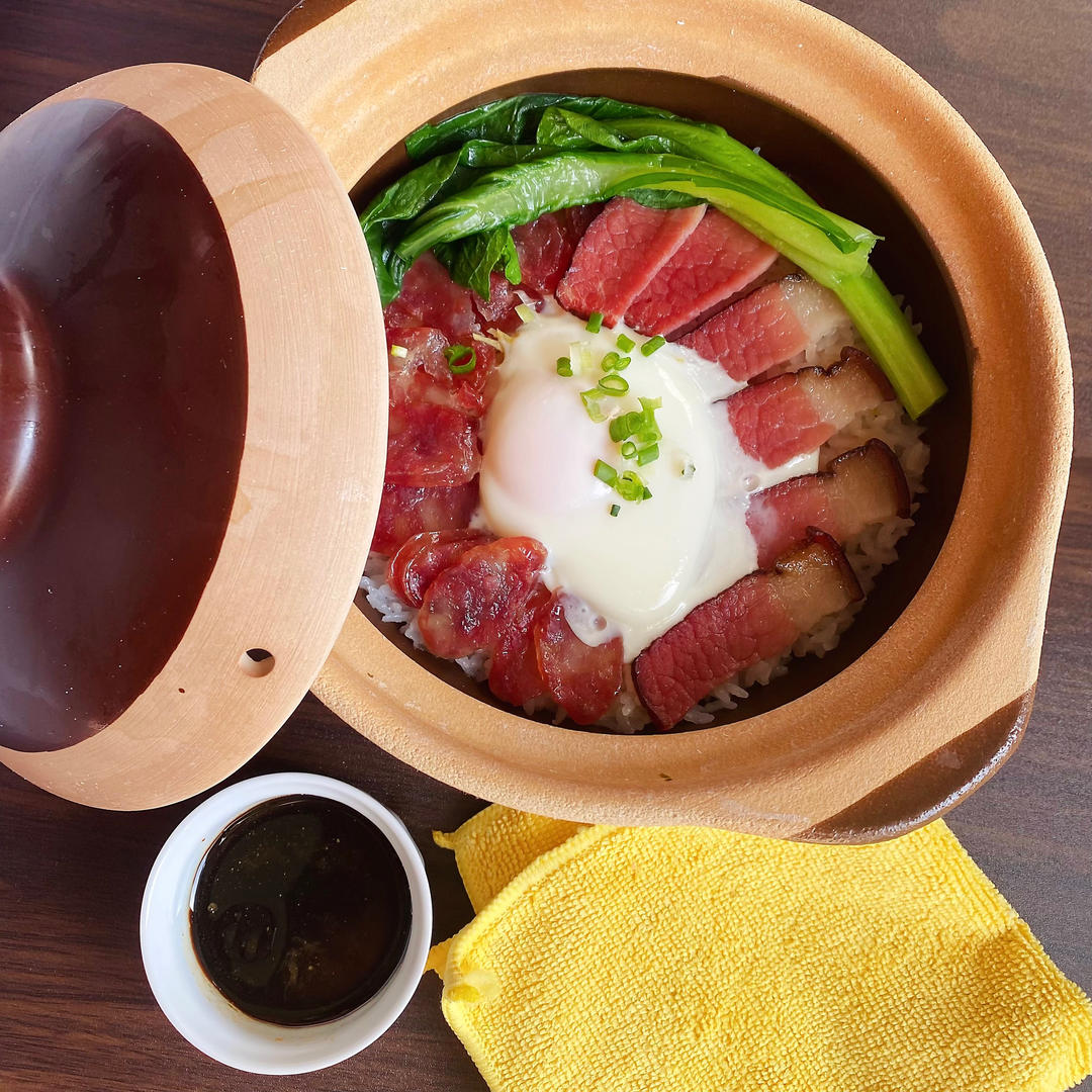 保姆级的「腊味煲仔饭2.0」加强版来了，地道老广味～