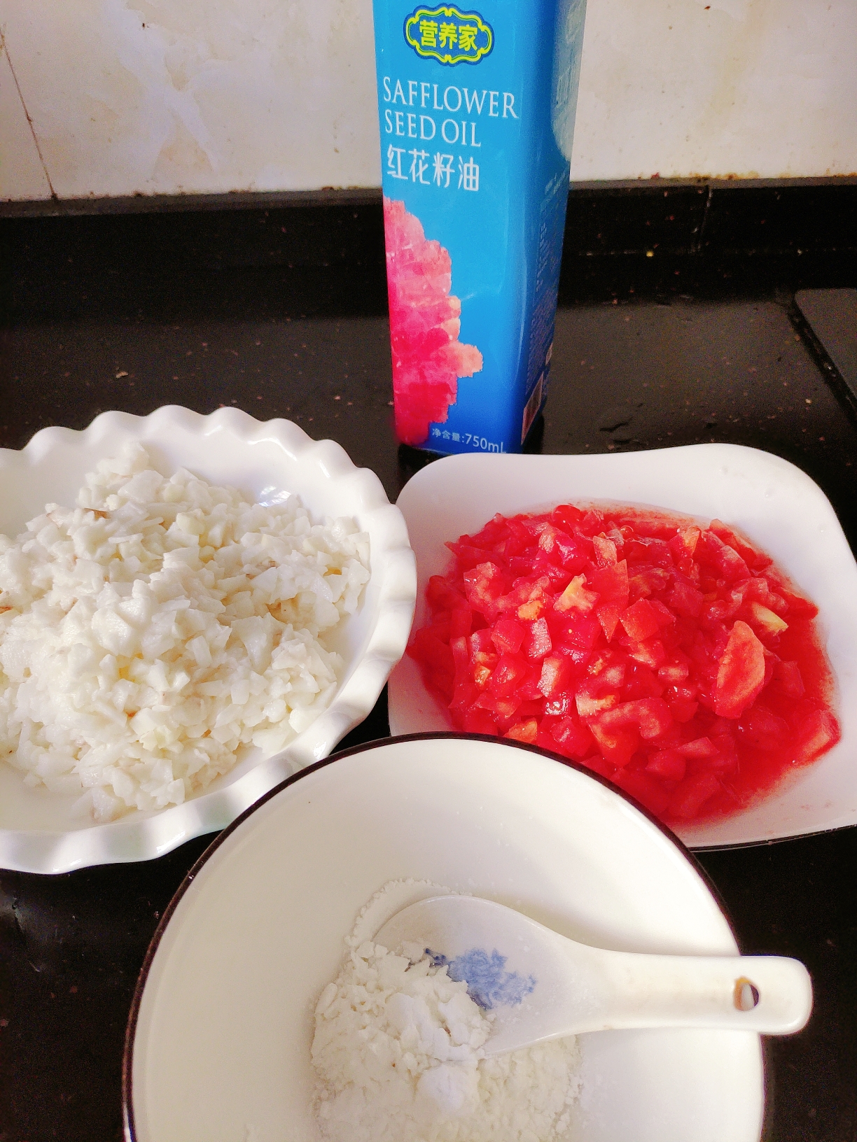 美味的山药泥西红柿鸡蛋汤的做法 步骤1