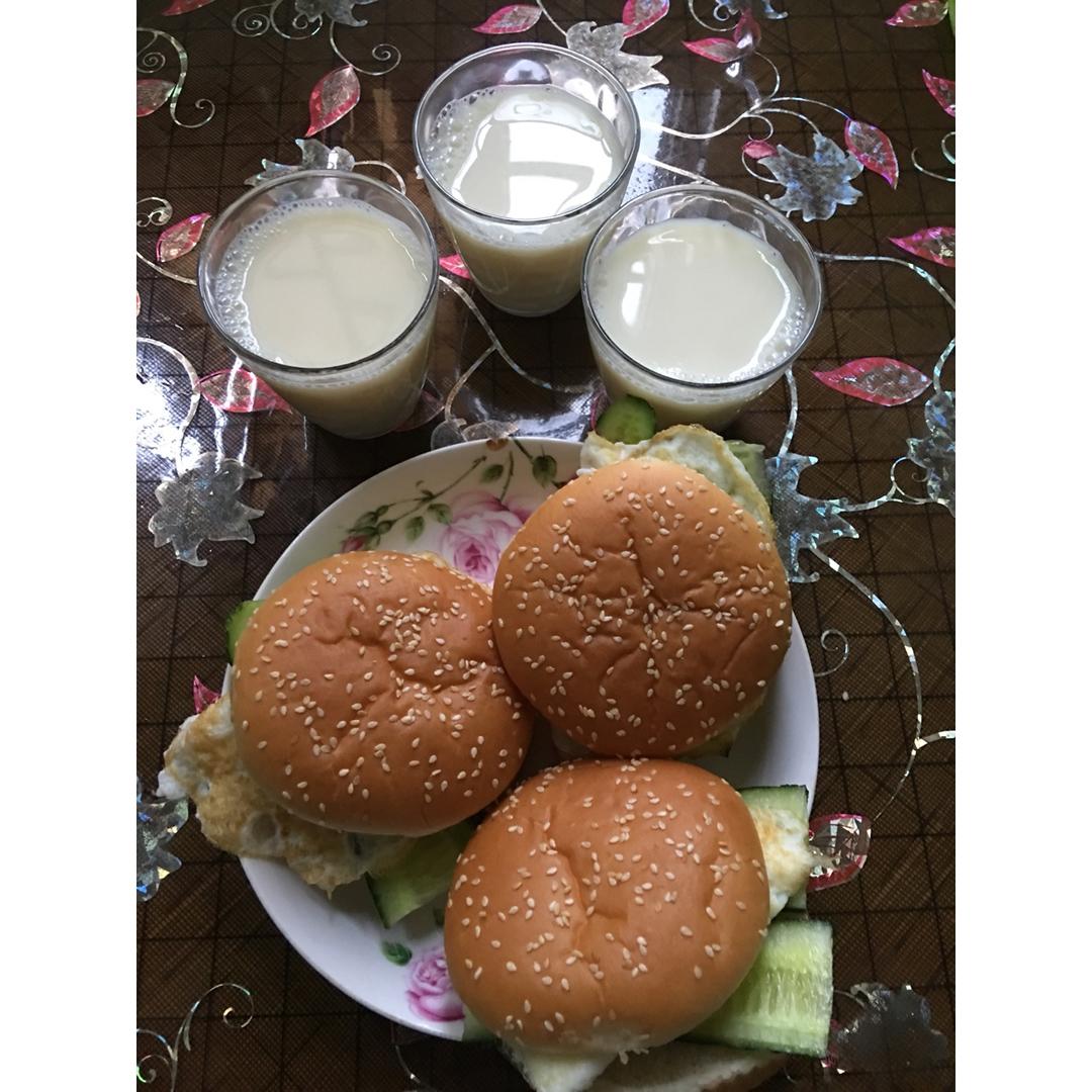 孩子们的早餐
