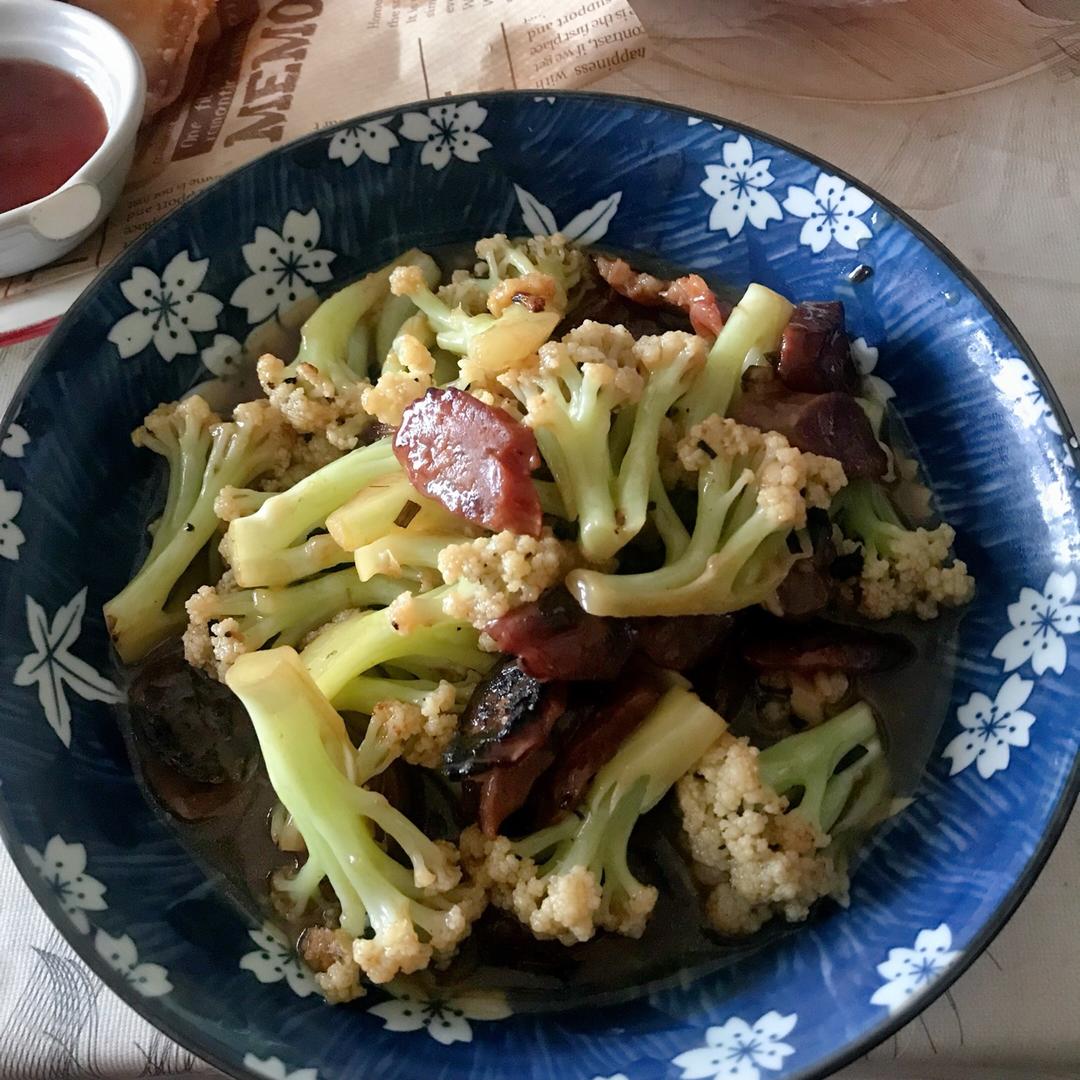 腊肠炒菜花~平凡美味
