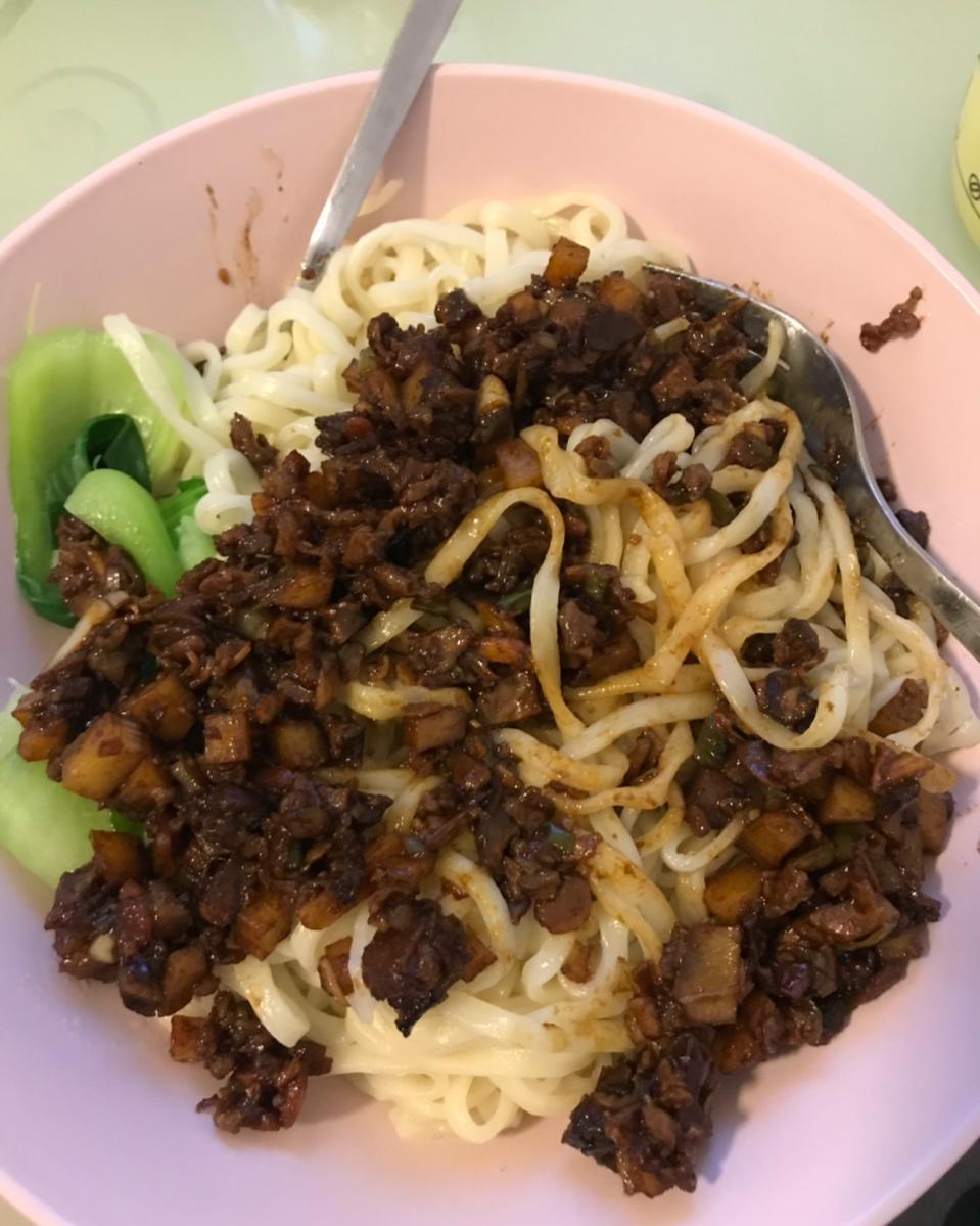 炸酱面（炸酱和面条的做法）