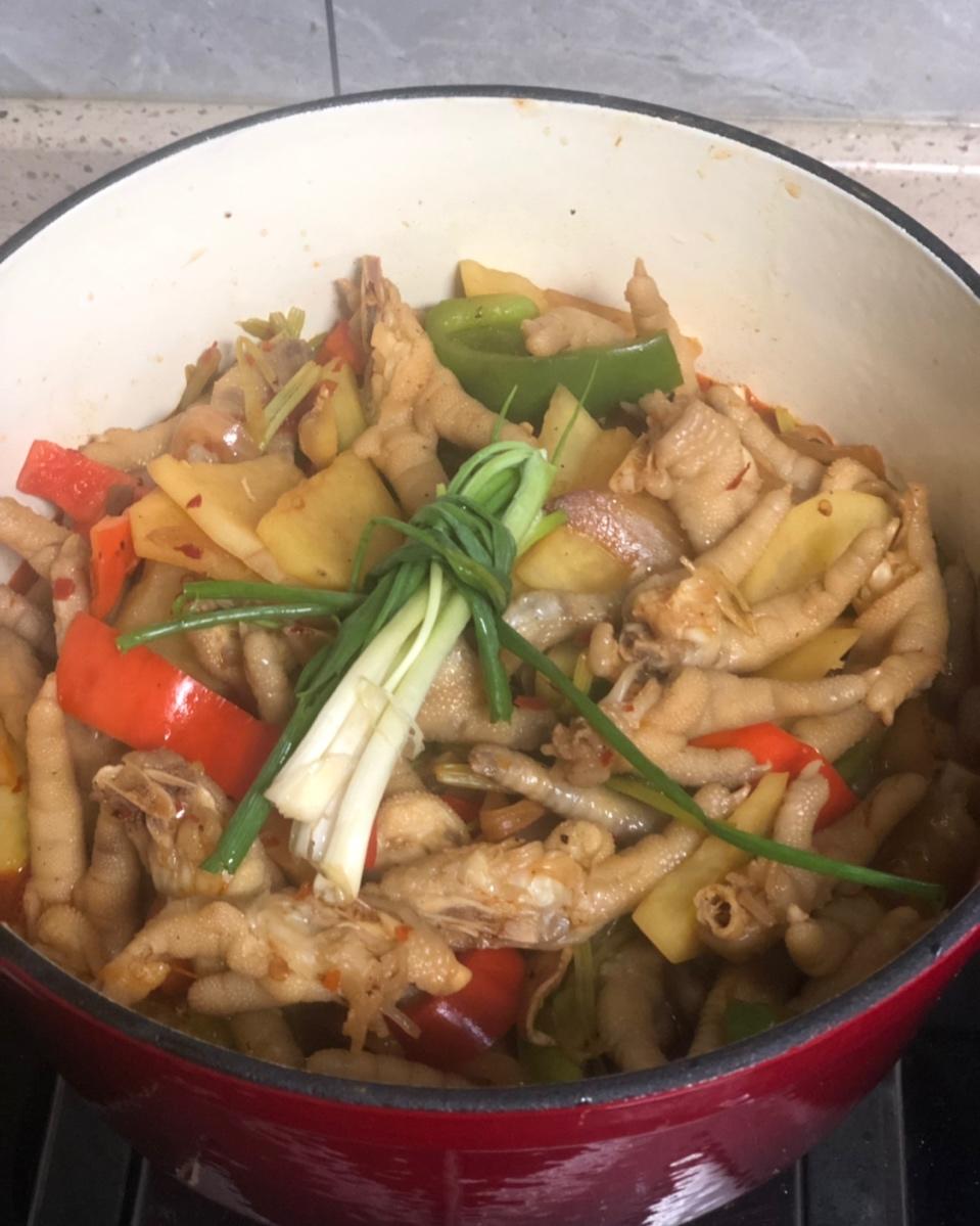 超简单的明虾鸡爪煲