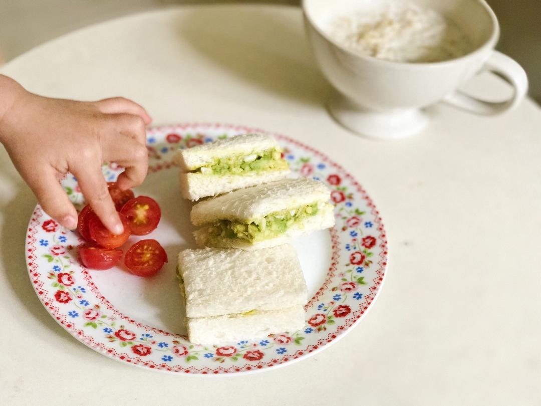 牛油果鸡蛋三明治