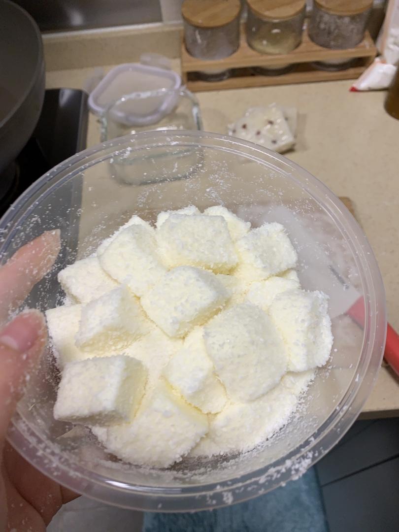 完胜85度C牛奶椰丝小方