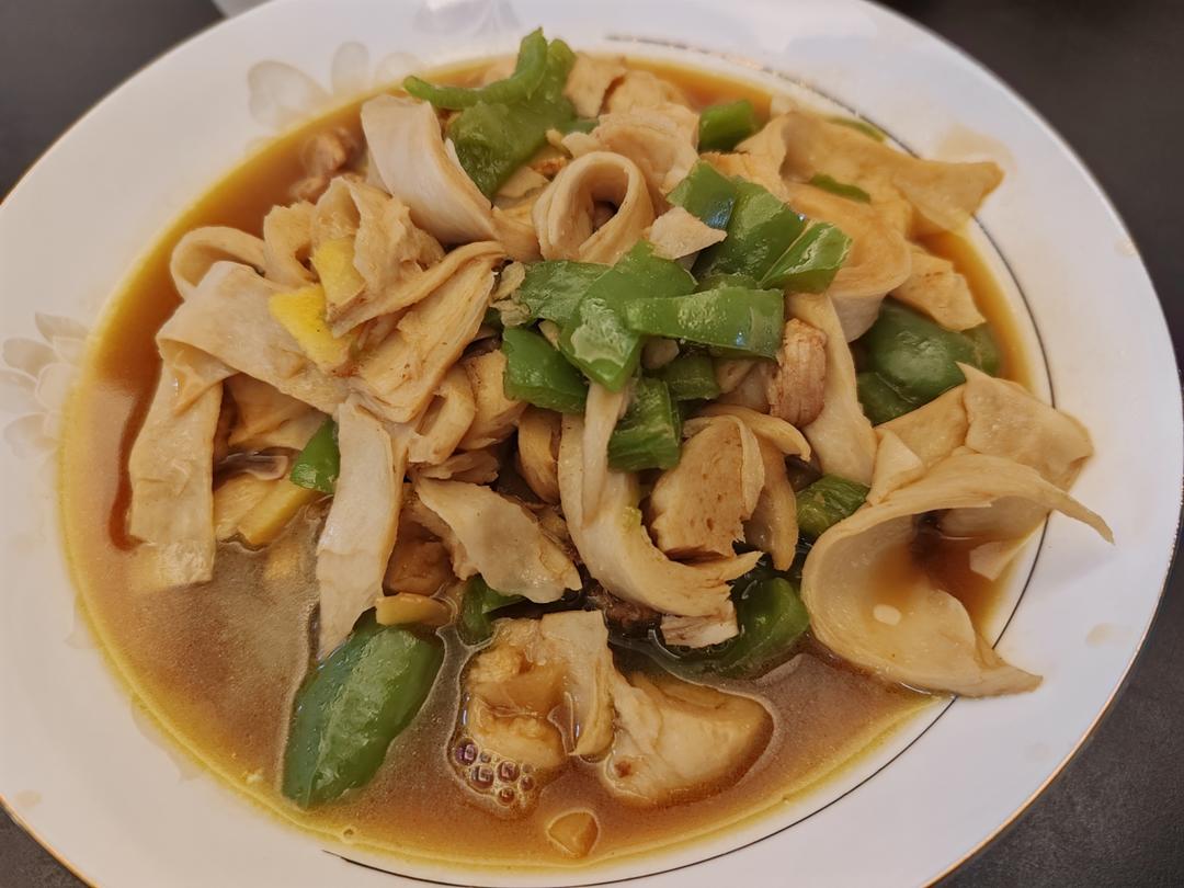 青椒炒手撕水面筋（老少皆宜）超级下饭