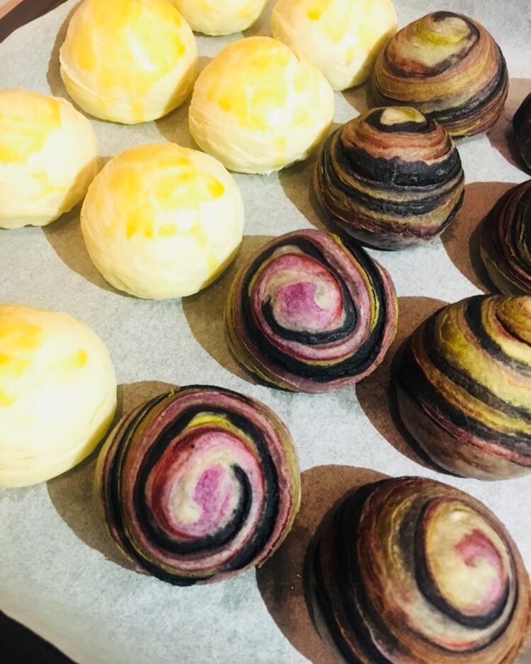 三色星球蛋黄酥