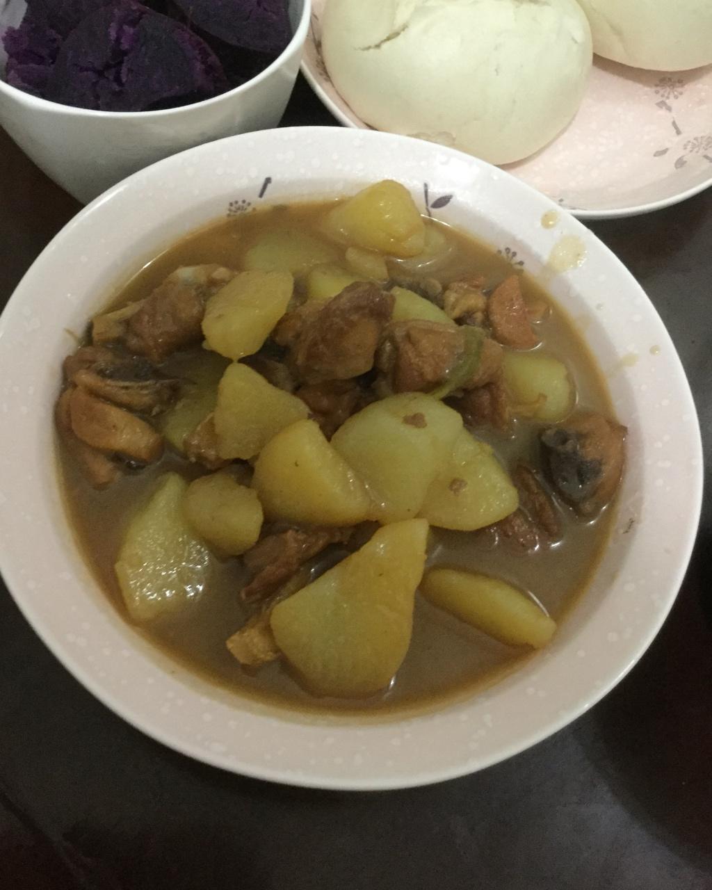 土豆炖翅根