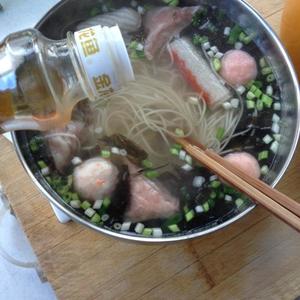 鱼丸紫菜汤面的做法 步骤7