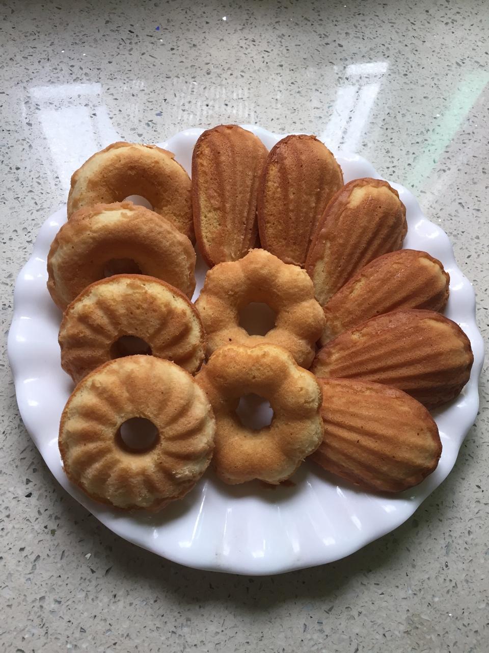 玛德琳（蓝带方）