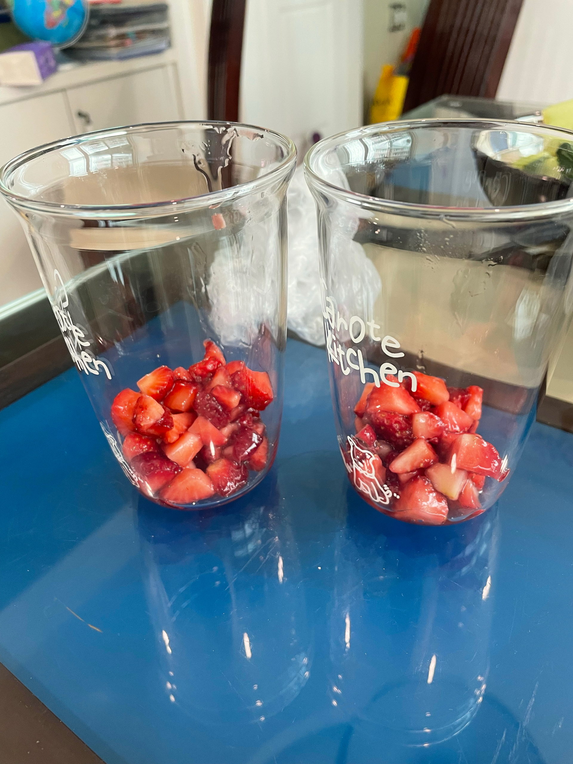 🍓消耗草莓的草莓牛奶饮的做法 步骤3