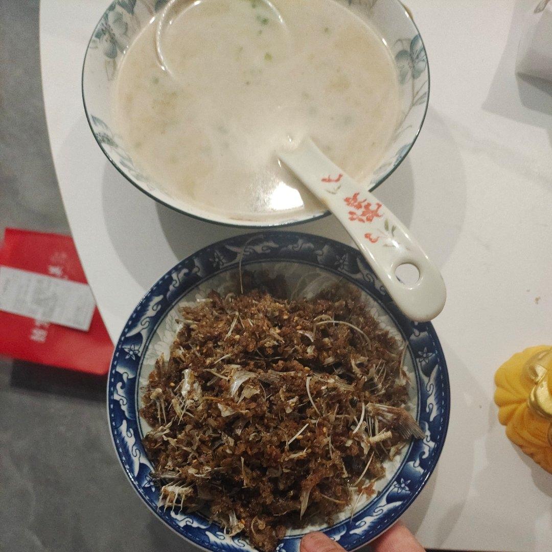 奶白鲫鱼汤！和可以吃刺的香酥鱼渣！