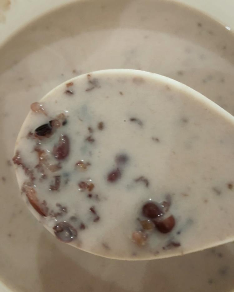 牛奶糙米黑米燕麦红豆杂粮粥