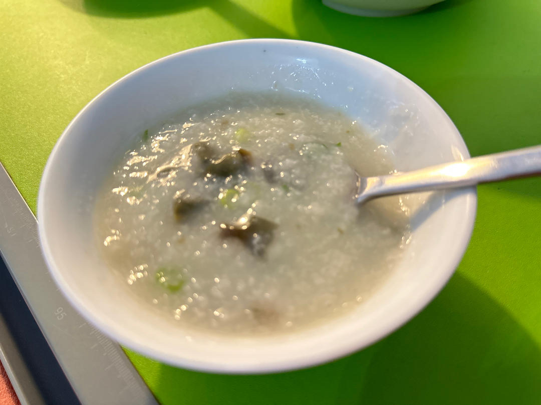 妈妈👩教我做的皮蛋瘦肉粥🥣简单快捷美味😋