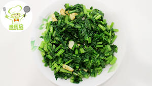 清炒小芥菜，碗中绿油油的小精灵--威厨艺的做法 步骤5