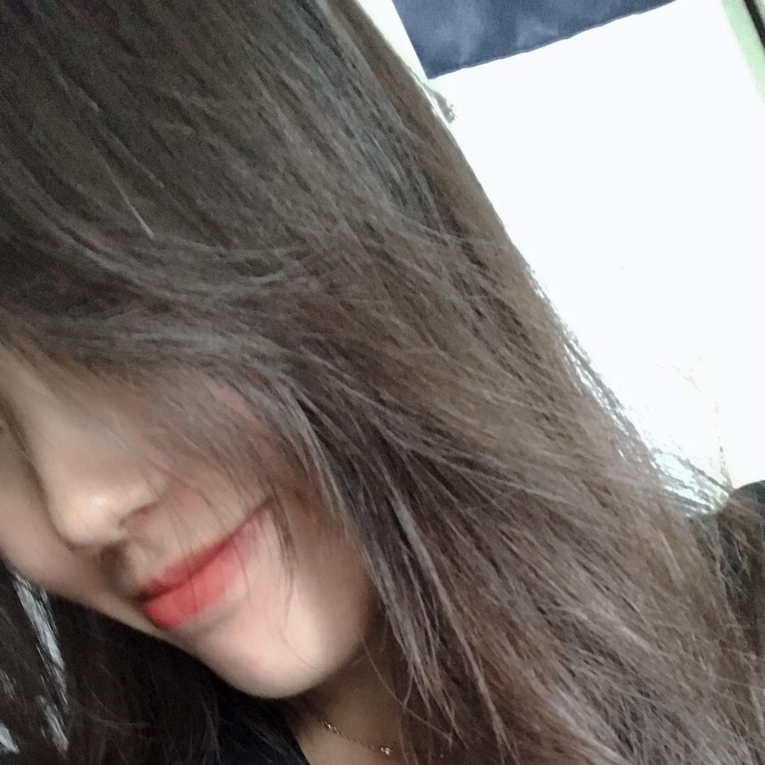 害羞的脸红小姐