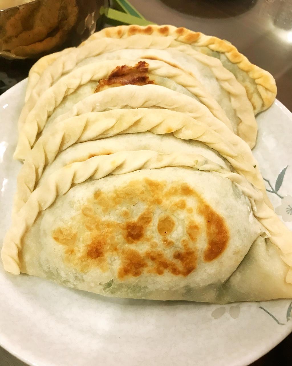 若芃做的快手韭菜盒子附花边盒子做法