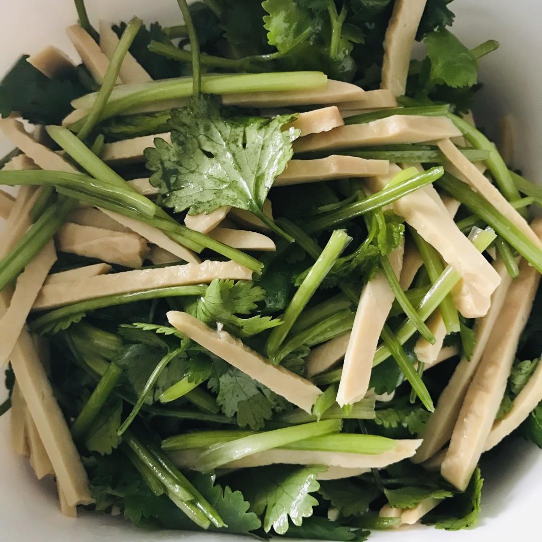 豆腐干拌香菜