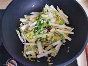 白菜炖冻豆腐的做法 步骤3