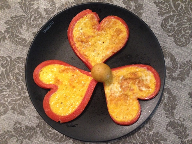 心形香肠荷包蛋